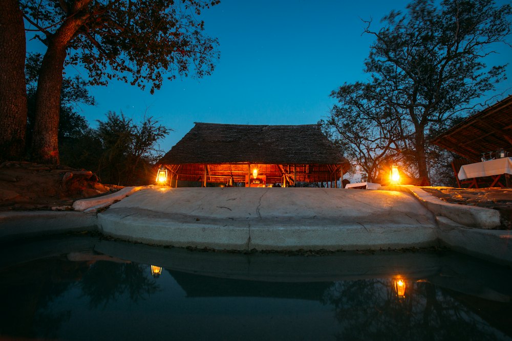 Garden lodge with pool