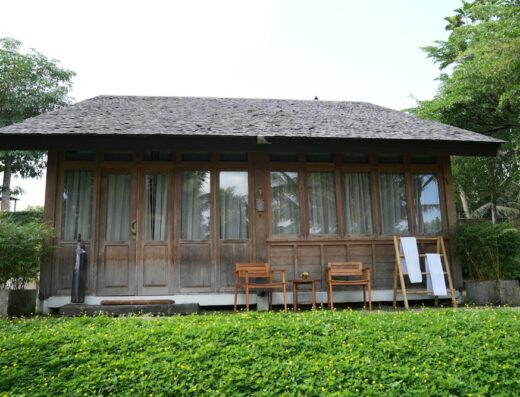Garden cottage with mountain views
